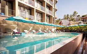 โกลว์ มิรา กะรน บีช